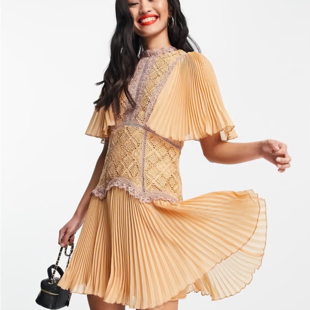 Elegant Lace Pleated Dress - Peach